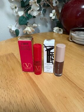 Bundle of 2 ~Valentino V-Lighter Rosa 0.16oz & Fenty Gloss Bomb Hot Chocolit 2ml